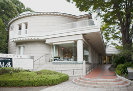 5　県立神奈川近代文学館に到着