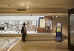 展示館の常設展は、横浜、川崎、県央などのエリアごとに作家ゆかりの品が展示されている。
